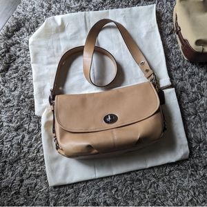 🤎 Coach Leather Flap Duffle